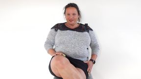 Busty Hairy Mature Fingers Her Wet Pussy