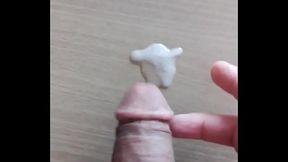 branlette &eacute_jaculation devant un porno