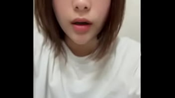 【ズボン越しにオナニー】一般素人女子大生がお風呂あがりにおまんこを触ってオナニー姿が興奮する。