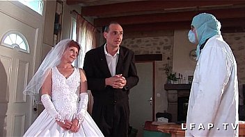 Mature bride gets her ass fucked at gyno with hubby in wild threesome