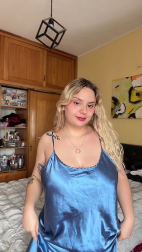 Amateur teen with big tits exposes her body for a naughty photoshoot