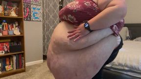 CeliaBBW Walks, Talks, Hums, and Slaps her Belly - MP4