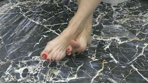 She rubs her feet all type of ways MP4 FULL HD 1080p