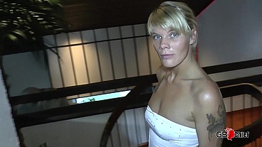Cumsluts in swinger club creampie gangbang cumdump