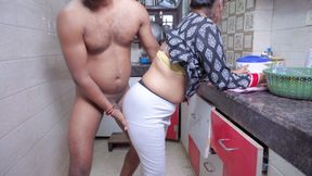 Father-in-law Daughter-in-law in Kitchen with Great Positions- Father-in-law secretly grabbed the daughter-in-law and left her tight in the kitchen.
