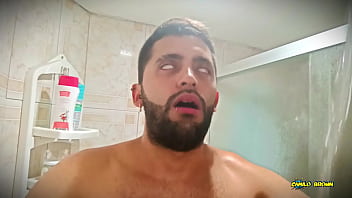 No hands water masturbation. Letting the stream of water fall on my big uncut latino cock until it makes me cum hands free ?