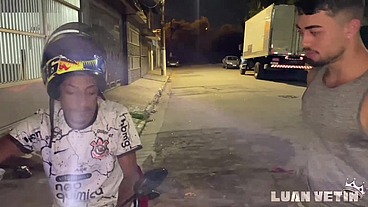 Fui Fazer Moto táxi pro viadinho, e ele pagou com o boquete