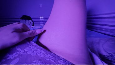 Colombian girl records herself masturbating and sends it to her teacher to pass the year