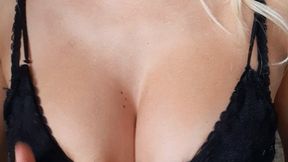 Big tittied blonde in gym leggings