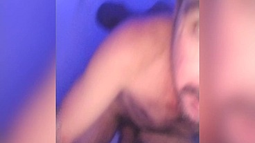 Dando para o macho no hotel.