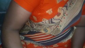 Sexy Saree Aunty Boobs