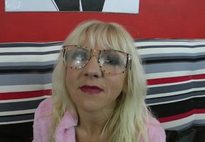 Therese Dune, a pretty cougar , confides in front of the camera