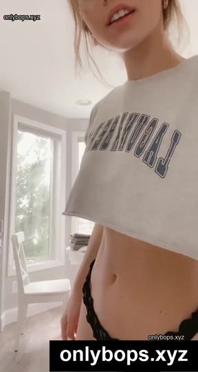 Amateur teen TikTok star shares her onlyfans content