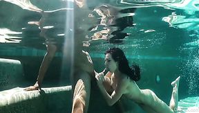 Sexy and curvy leggy beauty Aidra Fox sucks BBC under water