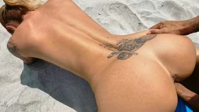 Exhibitionist woman have sex with a stranger on a nudist beach