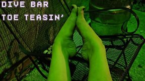 Dive bar toe teasin' [MP4 - 720p]