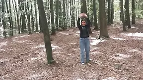 Hot amateur OLDER WOMAN gives a wild sucking in the park