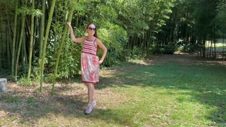 I'm peeing in the park.