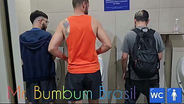 MACHOS FAZENDO SEXO EM BANHEIROS P&Uacute_BLICOS