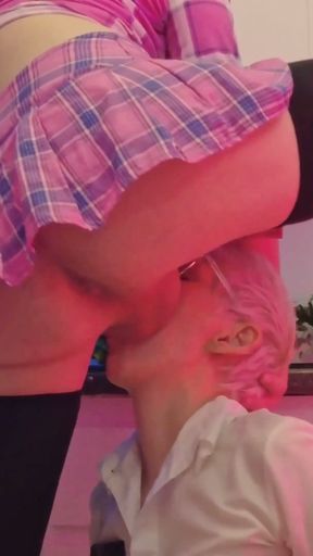 Cute girl lovs to take a piss and swallow cum   Clip 1