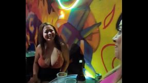 Un pandroso nos pide fuego y mi amiga y yo se lo damos sin pensarlo