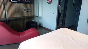 me culeo a madre soltera que conoci por internet y quedamos en vernos en un hotel a cambio de una ayuda economica.