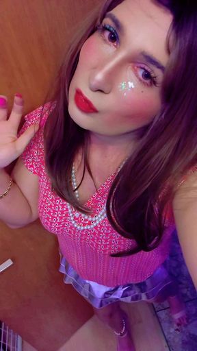 Pretty Crossdresser queening