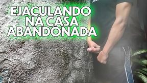 Ejaculando Gostoso no Terreno Abandonado