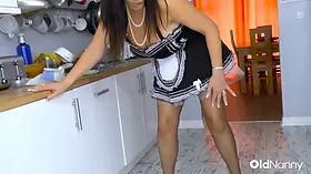 Solo British Mature Lulu Shows Off Her Gigantic Curves
