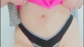 joven milf mexicana culo gordo big butt big ass quitandose toda su ropa en el bano de su oficina ensena todos su culo gordo y tanga se quita su ropa