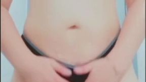 joven milf mexicana culo gordo big butt big ass quitandose toda su ropa en el bano de su oficina ensena todos su culo gordo y tanga se quita su ropa