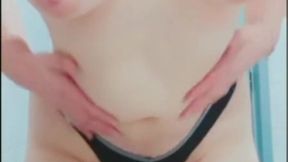 joven milf mexicana culo gordo big butt big ass quitandose toda su ropa en el bano de su oficina ensena todos su culo gordo y tanga se quita su ropa