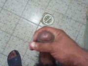 Chaqueteandome en el baño muy rico