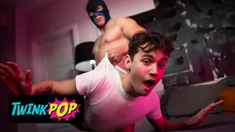 Cole Link Spreads Hungry Man Pussy for Muscular Zane's Big Dick Bareback Pounding