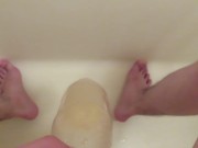 Piss in a plastic bottle. ペットボトルに小便してみた！