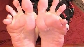 SCRUNCHING TOES & SOLES