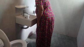 Chubby Aunty Hot Bathing