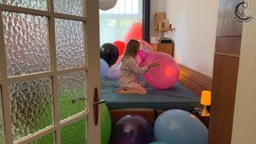 #034 Margots secret balloon play