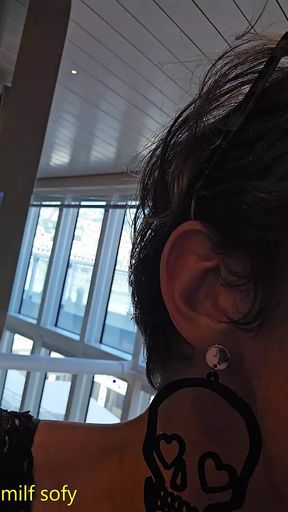 I walk around on the boat looking for a stranger to fuck my ass and who loves milfs