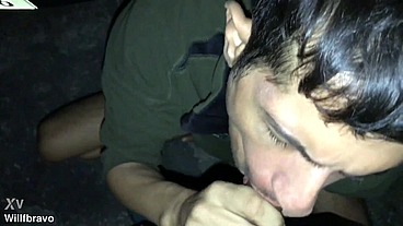 Hétero dotado me botou pra mamar na rua
