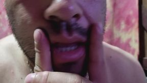 Labios en juego: movimientos lentos y soniditos tentadores.