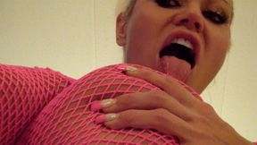 ”Solo Fishnet Solo With Sexy Cougar Nikita Von James”