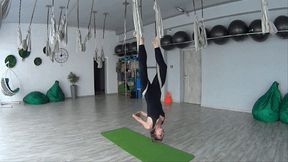 Stretching upside down (E)