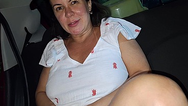 PAGUEI O UBER COM BOQUETE, ROLA NA BUCETA E ELE AINDA GOZOU NA MINHA BOCA