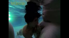 Cleo & Annie Knight GGB underwater blowjob