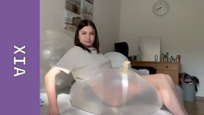 Tight, playful, explosive — Xia takes balloon bouncing to the next level