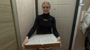 Hot courier ate pizza, worked with her pussy - Arisha_Mills