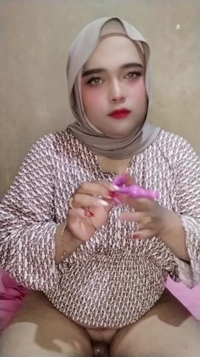 Ivvy Crossdresser Hijab Feels Horny After a Month. Then She Cums