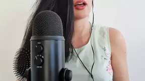 Brunette beauty moans while inserting objects into her pussy