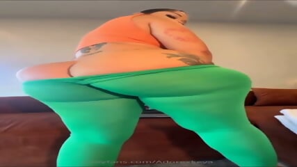 Shaking Thick Big Ass 3